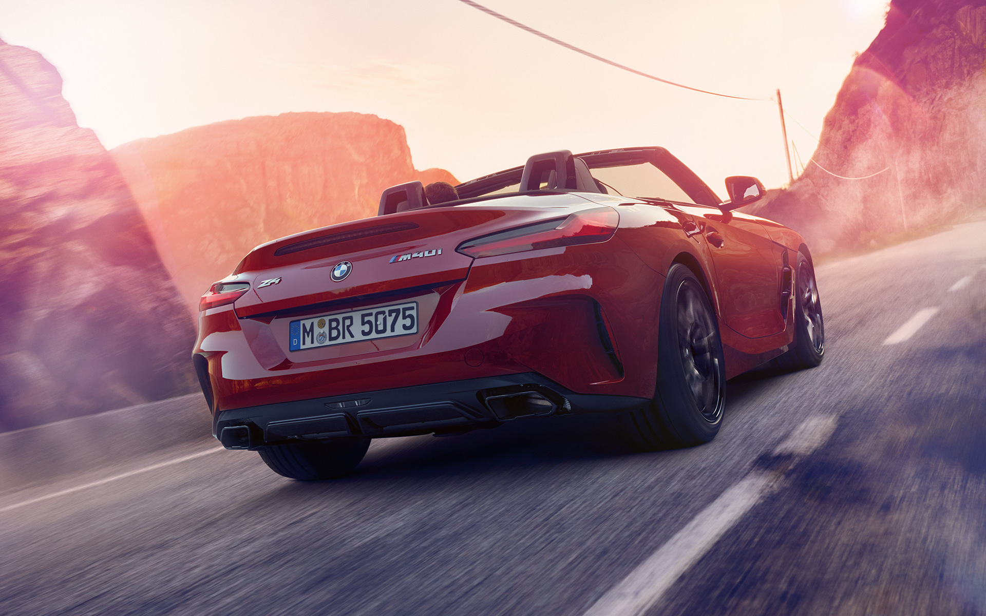 Вид ззаду BMW Z4 Roadster (G29) Вид ззаду BMW Z4 Roadster (G29) на заміській дорозі