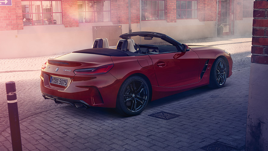 BMW Z4 Roadster (G29), вид збоку на вулиці BMW Z4 Roadster (G29), вид збоку на вулиці