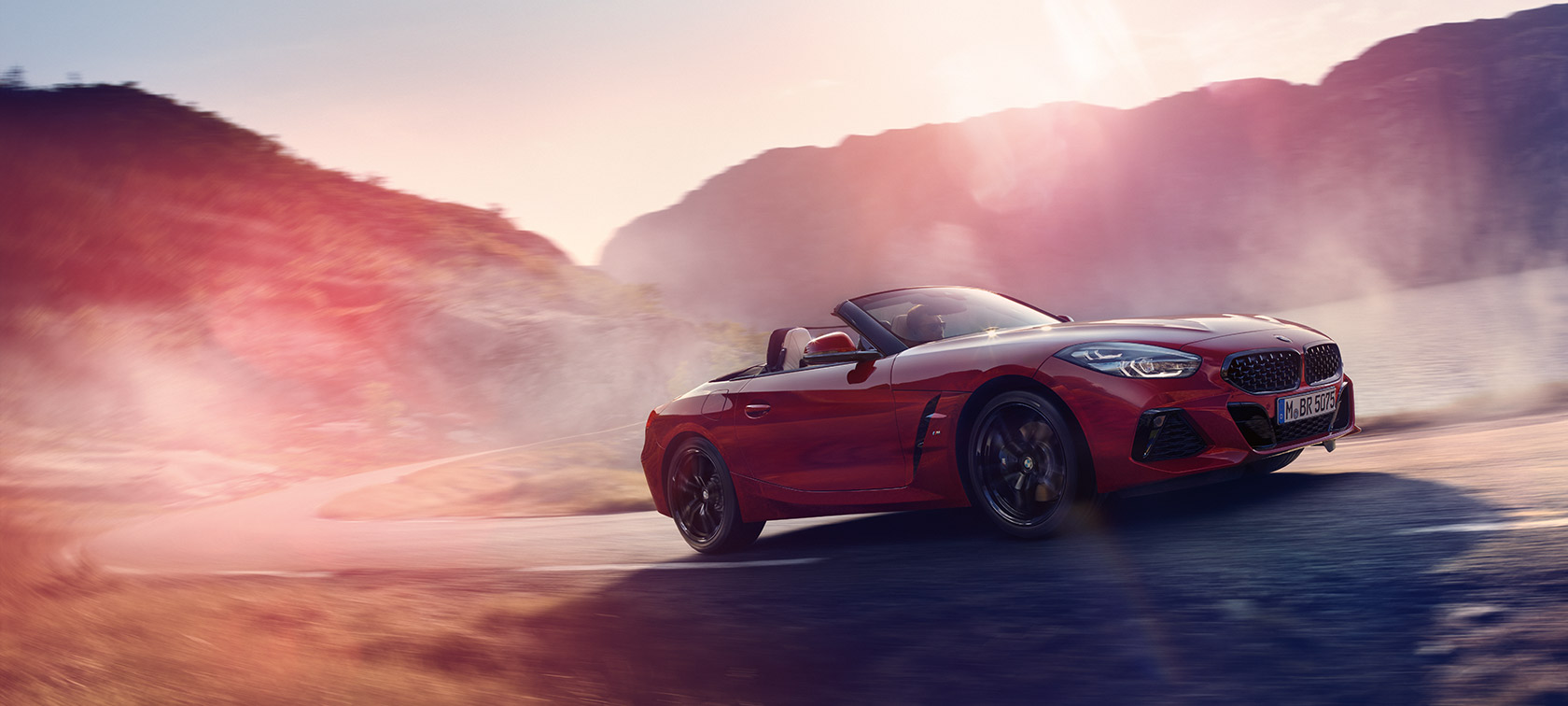 BMW Z4 Roadster (G29) під час руху вверх по схилу