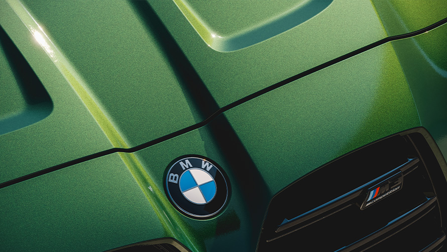 BMW M3 Competition M xDrive Touring BMW Individual Verde Ermes Metallic з логотипом BMW BMW M3 Competition M xDrive Touring G81 2022 BMW Individual Verde Ermes Metallic Логотип BMW і ришітка BMW крупним планом