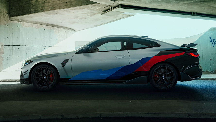 BMW M4 CS G82 2021 вид збоку з аксесуарами M Performance