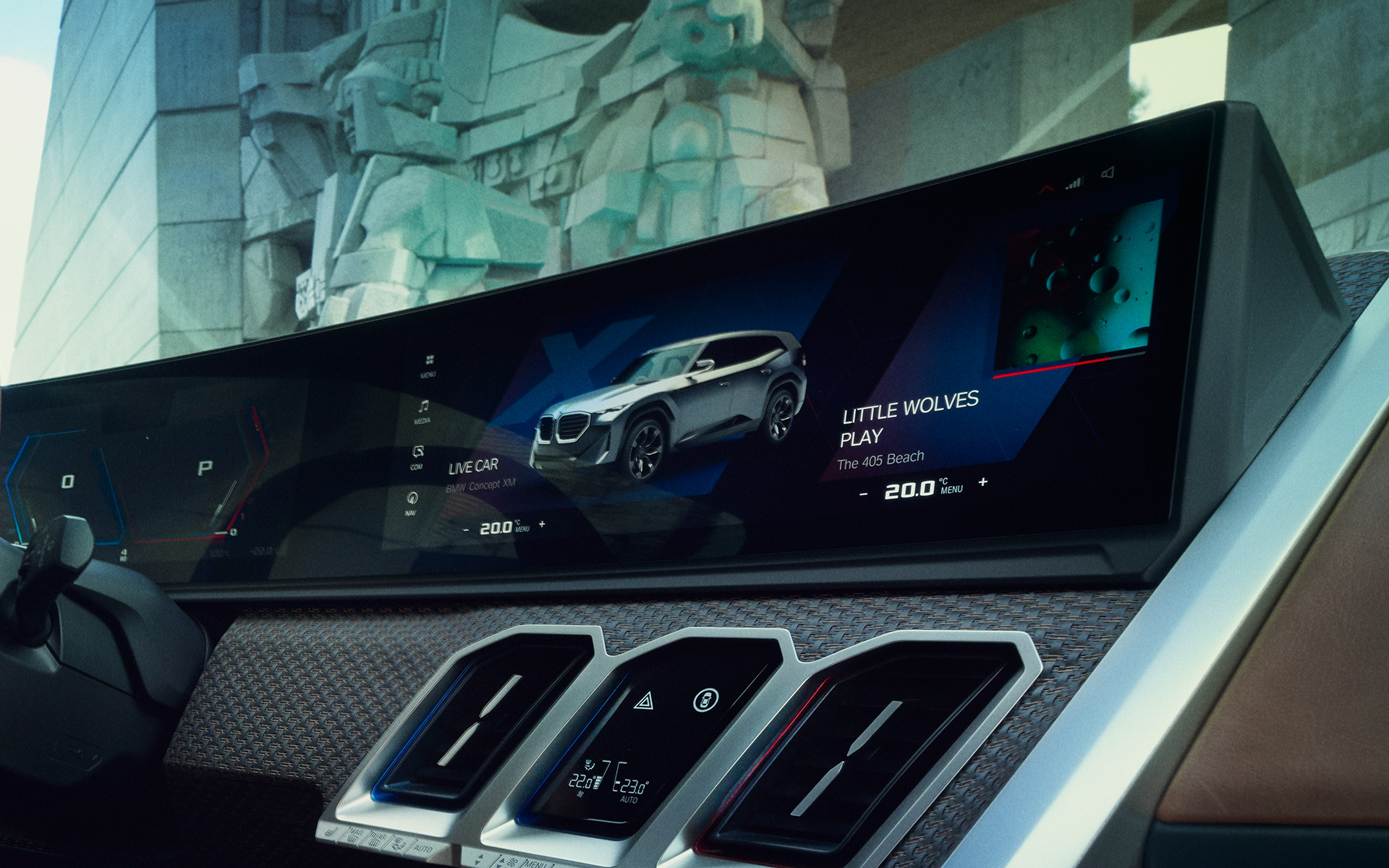 BMW Concept XM (G09), кокпіт, інтер’єр, вид зблизька на вигнутий дисплей BMW. BMW Concept XM (G09), кокпіт, інтер’єр, вид зблизька на вигнутий дисплей BMW.
