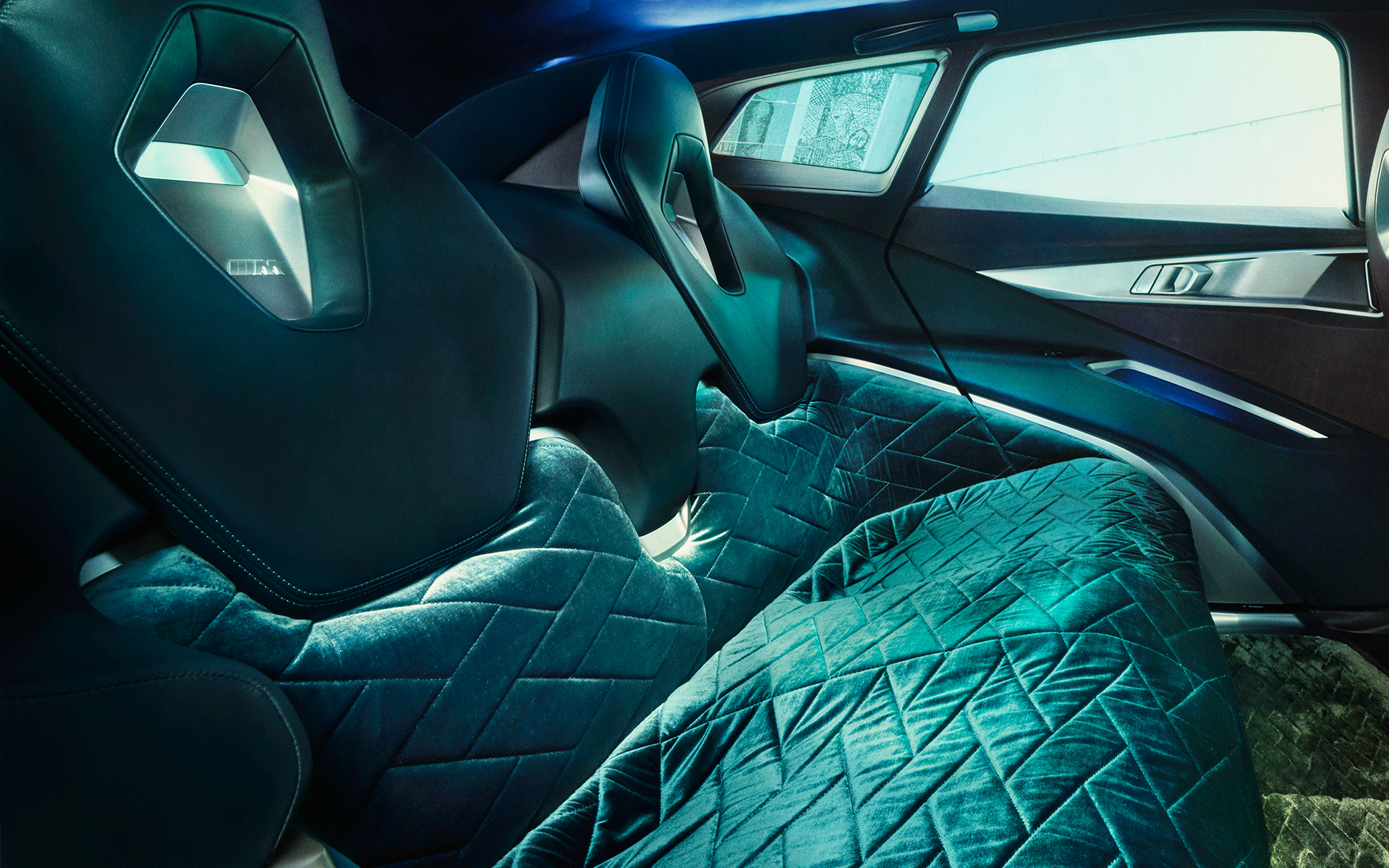 BMW Concept XM (G09), вид зблизька на задню частину салону BMW Concept XM (G09), вид зблизька на задню частину салону
