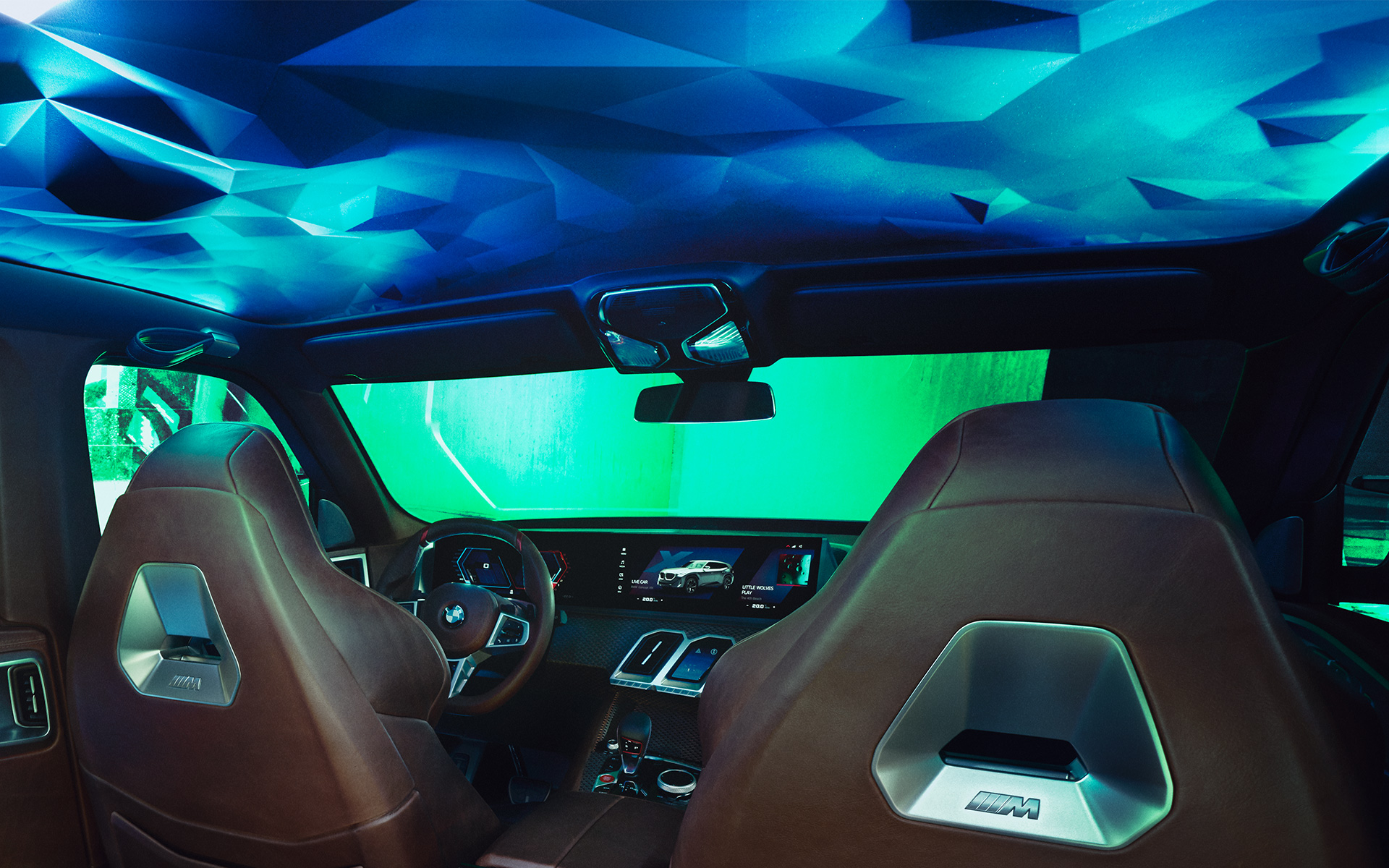 BMW Concept XM (G09) вид на інтер’єр збоку, вид зблизька на стелю BMW Concept XM (G09) вид на інтер’єр збоку, вид зблизька на стелю