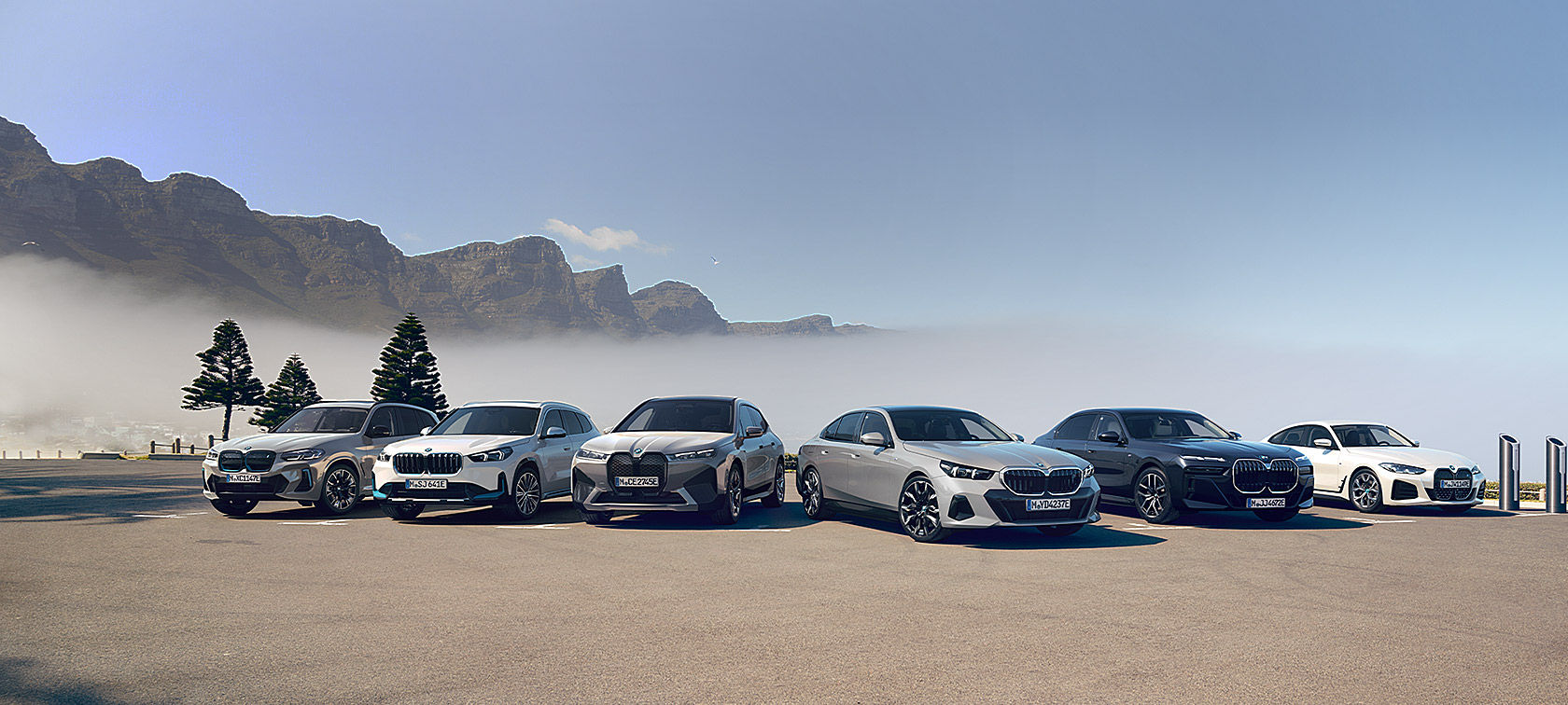 BMW 5 серії Седан 2020 G30 з технологією м'якого гібрида під час поїздки