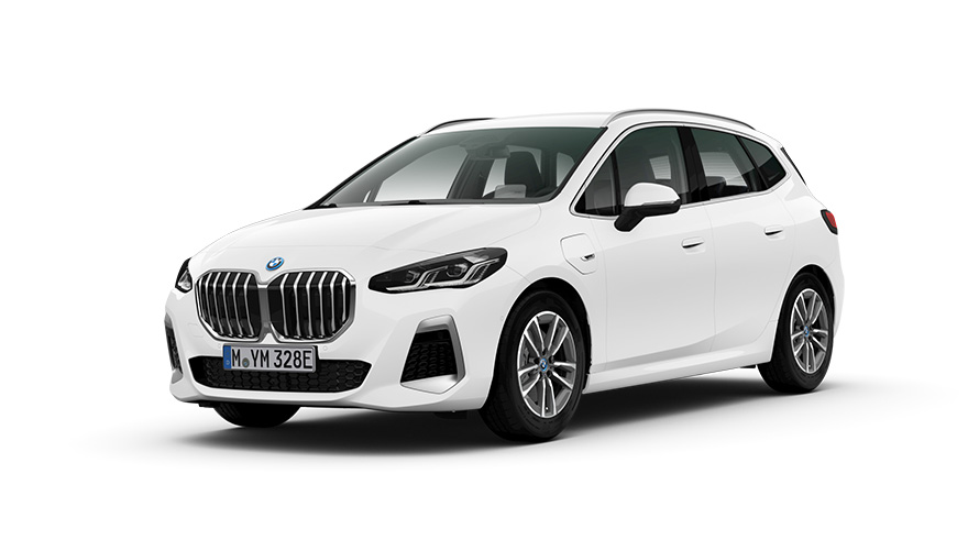 BMW 230e xDrive U06 PHEV 3/4 вид спереду на місці