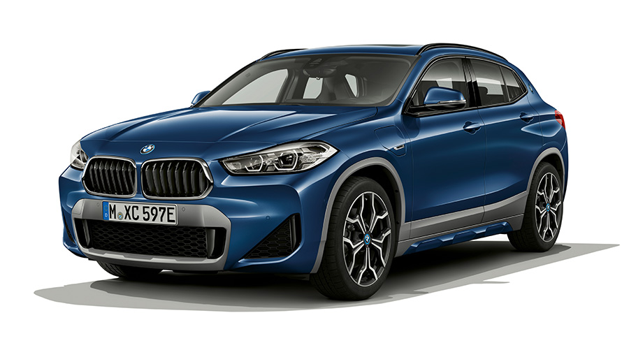 BMW X2 xDrive25e F39 PHEV вид у три чверті спереду на місці