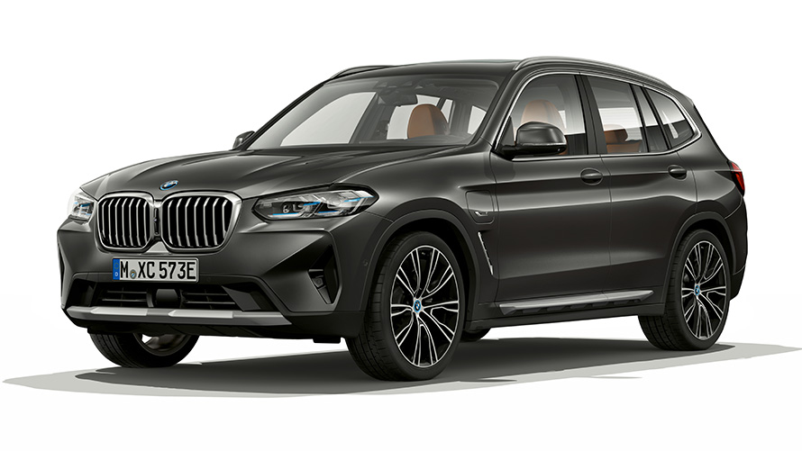 BMW X3 xDrive30e G01 PHEV вид у три чверті спереду на місці