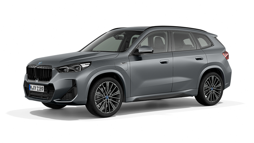 BMW X1 U11 PHEV вид у три чверті спереду на місці