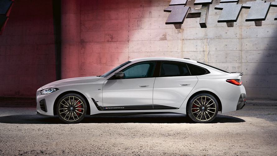 BMW 4 серії Coupé ICE G26 вид збоку Аксесуари BMW M Performance на BMW 4 серії Coupé G26 ICE, вид збоку