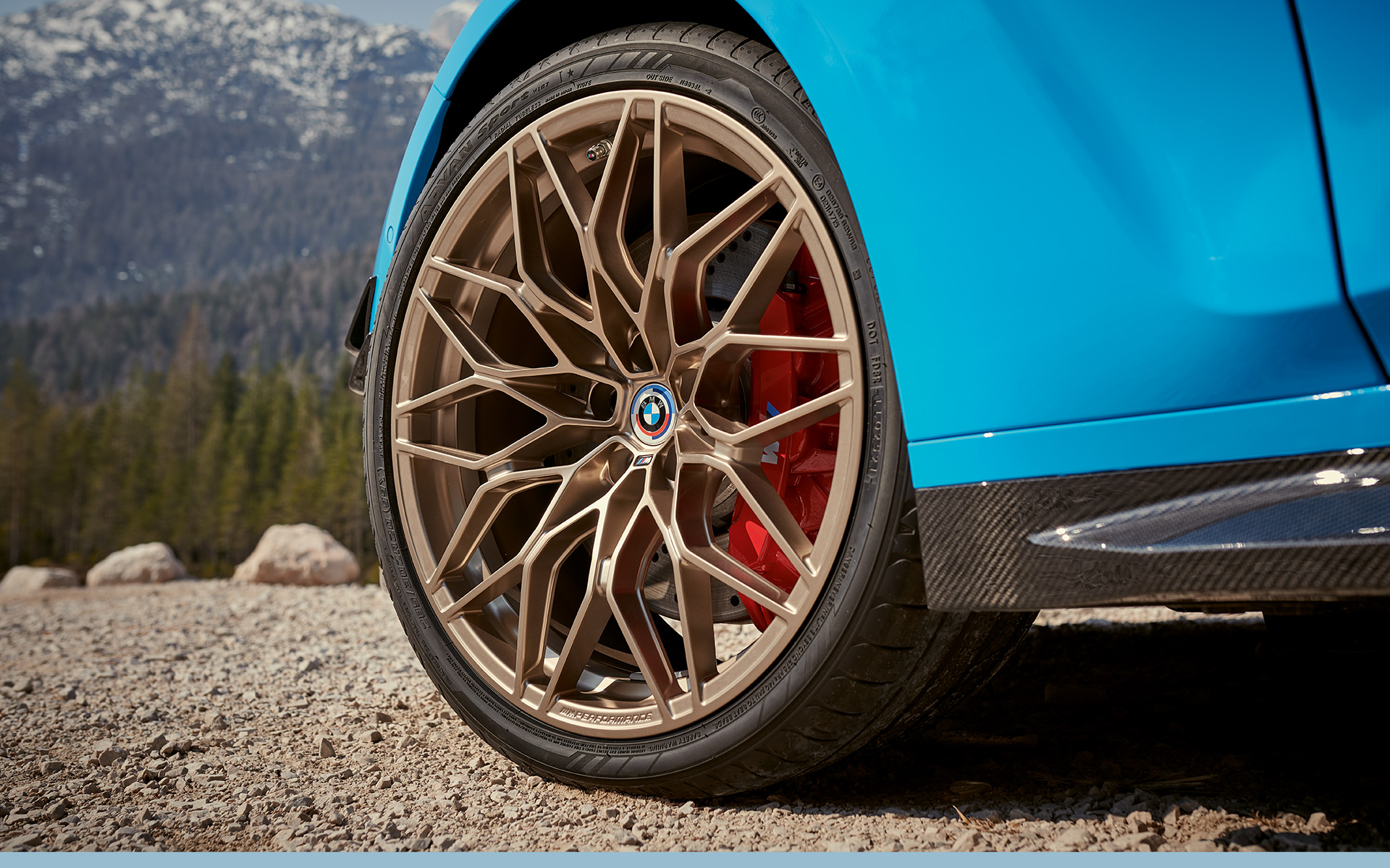 BMW M3 Touring G81 з аксесуарами BMW M Performance, колесо великим планом