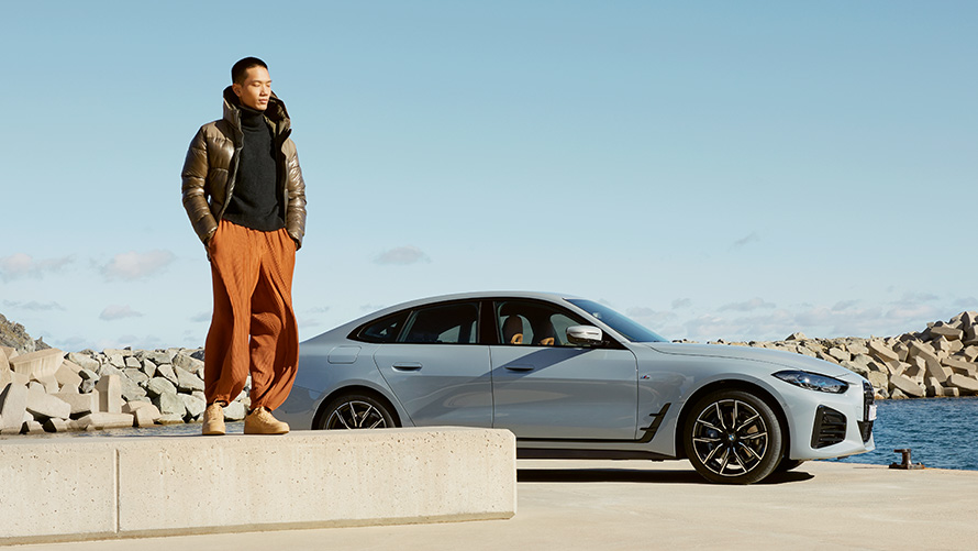 BMW перед літнім пейзажем з моделлю BMW Service Inclusive, BMW перед літнім пейзажем з моделлю