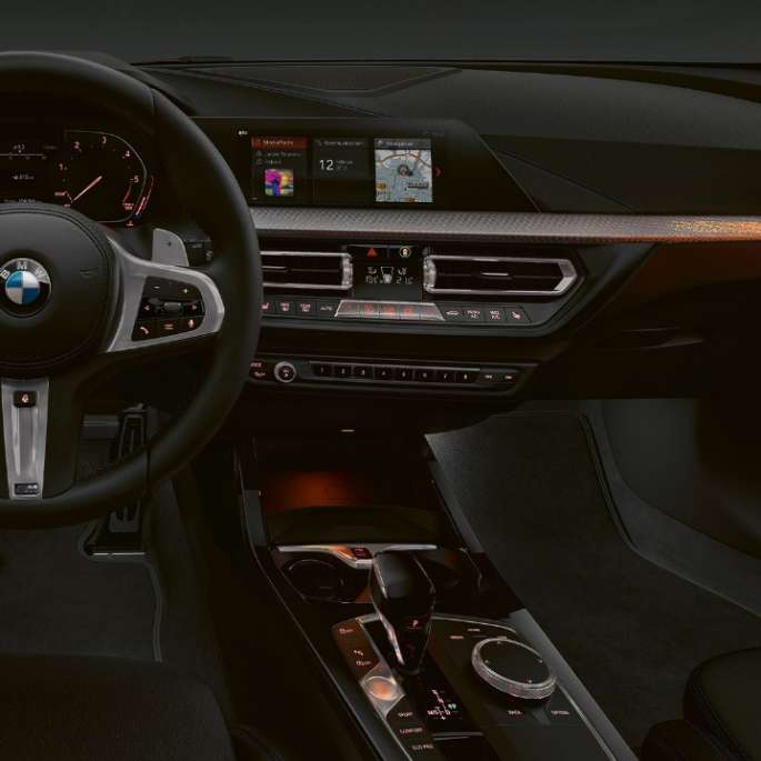 BMW 1 серії модель M Sport, обробка салону 'Illuminated Boston'.