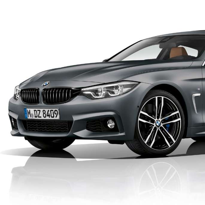 BMW 4 серії Gran Coupé, модель M Sport вид спереду з поворотом в три чверті