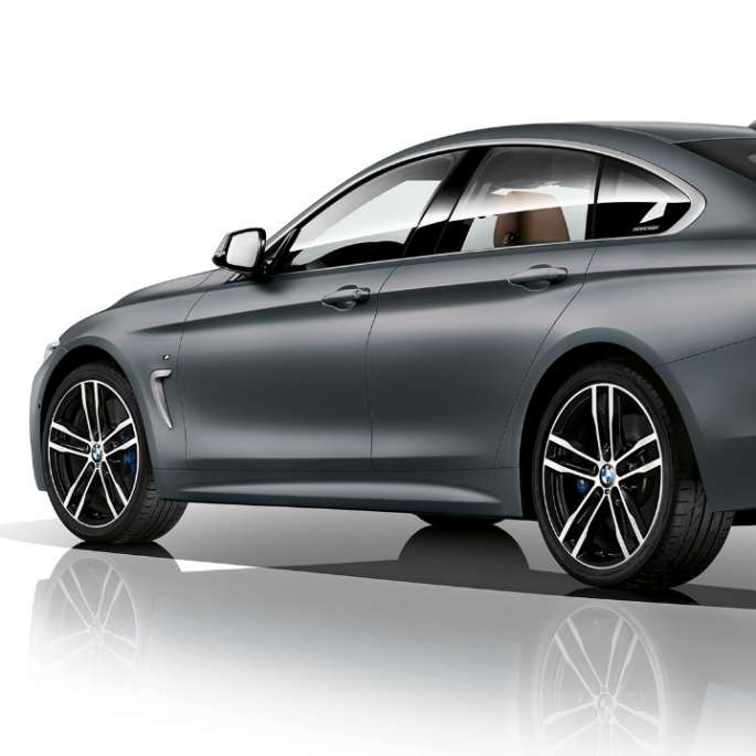 BMW 4 серії Gran Coupé, модель M Sport вид ззаду з поворотом в три чверті