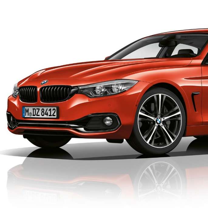 BMW 4 серії Gran Coupé, модель Sport Line вид спереду з поворотом в три чверті